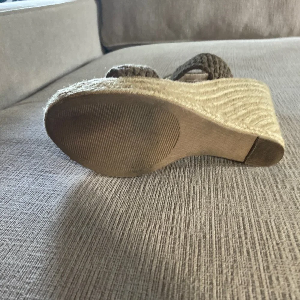 Steve Madden Khaki/Tan ankle wrap 4.75 inch wedge heel - Size 9 - Worn just once - Picture 7 of 13